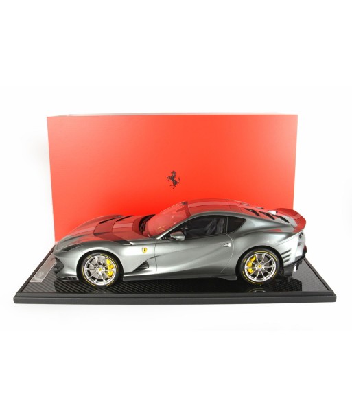 Maquette Ferrari 812 Competizione 1/12e Dans la société mordern