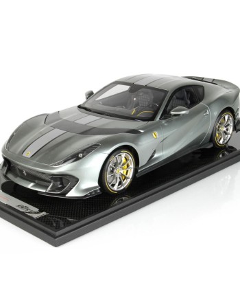 Maquette Ferrari 812 Competizione 1/12e Dans la société mordern