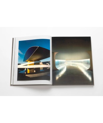 Livre Oscar Niemeyer: Impossible Collection est présent 